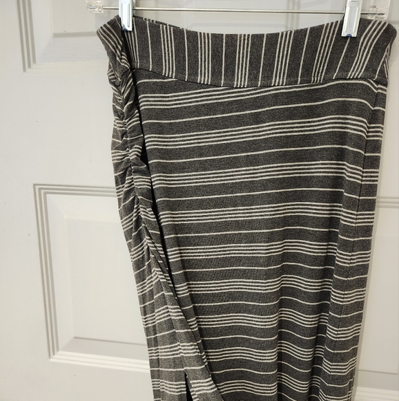 Athleta Ruched Striped Gray White Maxi Skirt Size Medium - Picture 2 of 6